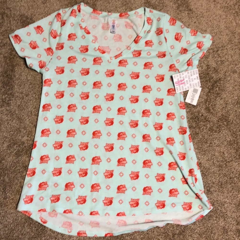 LuLaRoe Top with wolves